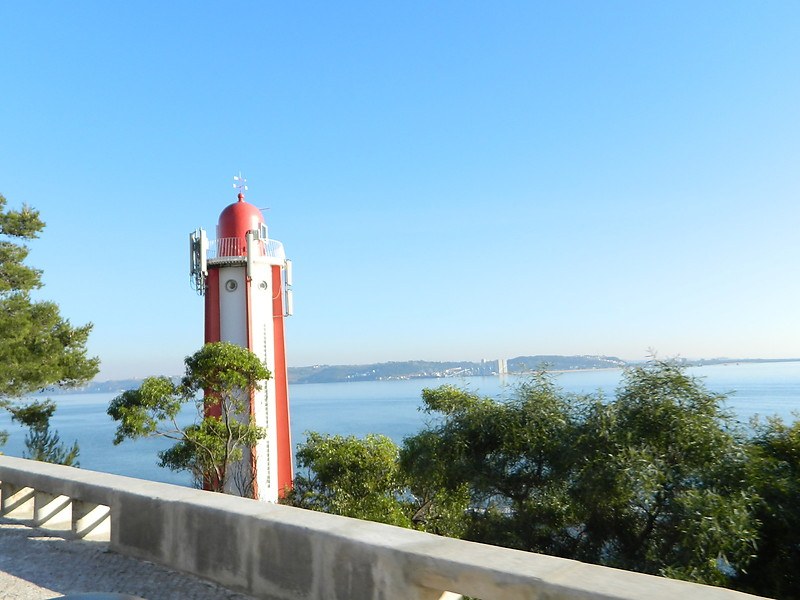 Lisboa / Gibalta lighthouse (aka Barra do Sul Range Front) 
Rio Tejo 
Keywords: Lisbon;Portugal;Atlantic ocean