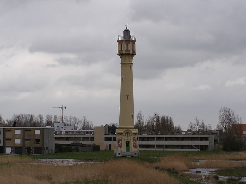 Zeebrugge / Old Heist lighthouse
Keywords: Heist;Belgium;North sea;Zeebrugge