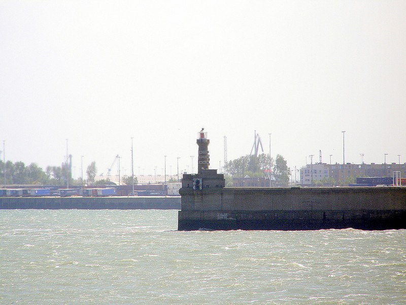 Zeebrugge old dam lighthouse (Leopold II Dam)
Keywords: Zeebrugge;Belgium;North Sea