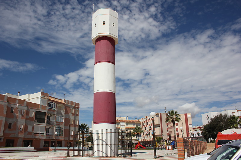Andalusia / Barbate lighthouse
Also aimed at being a sun watch,indicating what time it is thanks to the shadow over the circle of the daily arrow marked on the square surface.
Keywords: Andalusia;Spain;Strait of Gibraltar;Barbate;Atlantic ocean