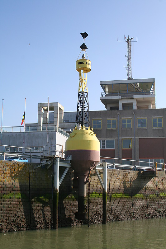 Ostend / BkW lighthouse
This buoy is constructed in a special frame at the leftside of the entrance to the Montgomerydock of Ostend with on top the text,Oostende BkW.
Keywords: Ostend;Belgium;English Channel