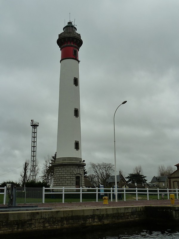 Ouistreham lighthouse
Keywords: France;English channel;Ouistreham
