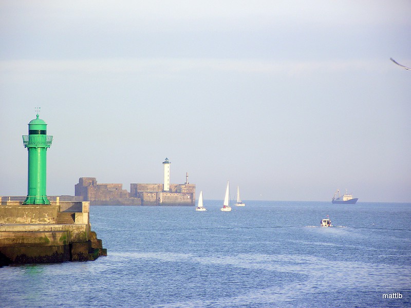 Boulogne-sur-Mer breakwater South-West lighthouse
BOULOGNE BREAK WATERS LIGTHOUSE IN BACK GROUND
Keywords: Boulogne-sur-Mer;France;English channel