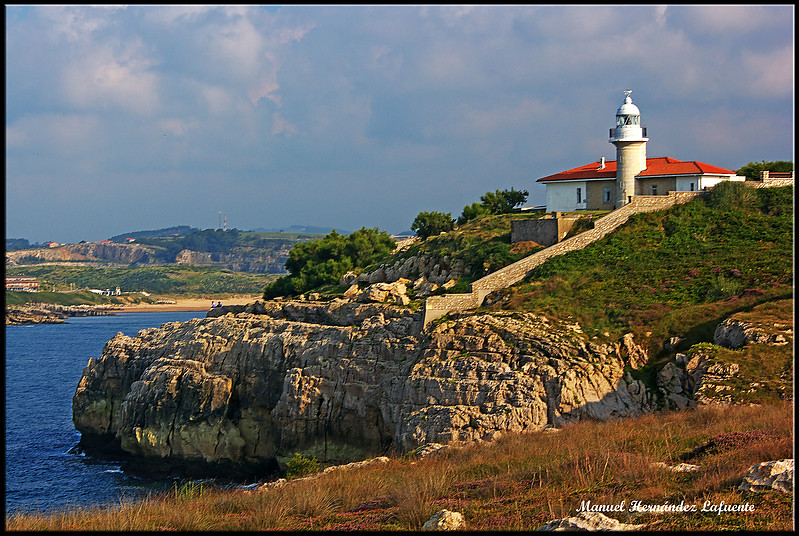 Faro de Suances
AKA Punta Torco de Afuera lighthouse
Keywords: Bay of Biscay;Spain;Suances