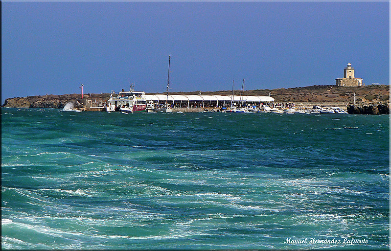 Tabarca Island, Lighthouse (right) and redlight port jetty
Keywords: Tabarca;Alicante;Spain;Mediterranean sea