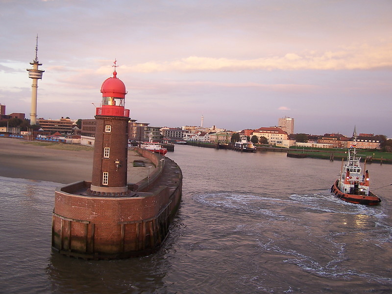 Bremerhaven / Geestem?nde Mole Nord lighthouse
Bremerhaven / Geestem?nde Mole Nord lighthouse
Keywords: Bremerhaven;Germany;North sea