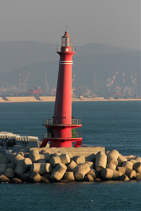Onsan / Sin Hang East Breakwater South End lighthouse
Keywords: South Korea;Onsan;Sea of Japan