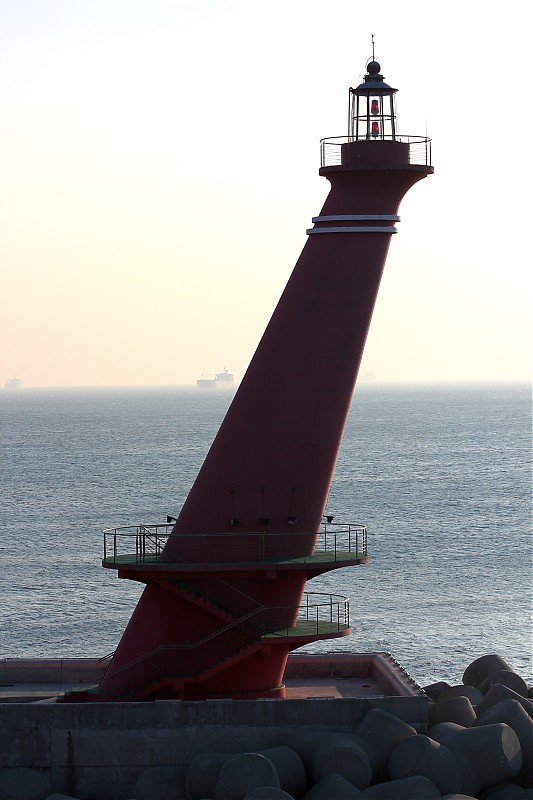 Onsan / Sin Hang East Breakwater South End lighthouse
Keywords: South Korea;Onsan;Sea of Japan