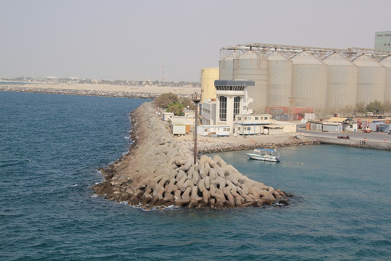 Hamriyah / East breakwater light
Keywords: Hamriyah;United Arab Emirates;Persian Gulf