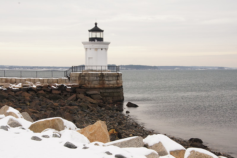 Maine / Portland harbor / Bug Light
AKA  Portland Breakwater
Keywords: Maine;Portland;Atlantic ocean;Winter;United States