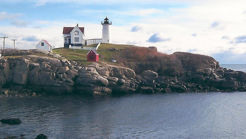 Maine / Cape Neddick lighthouse
AKA Nubble Light  
Keywords: Maine;United States;Atlantic ocean
