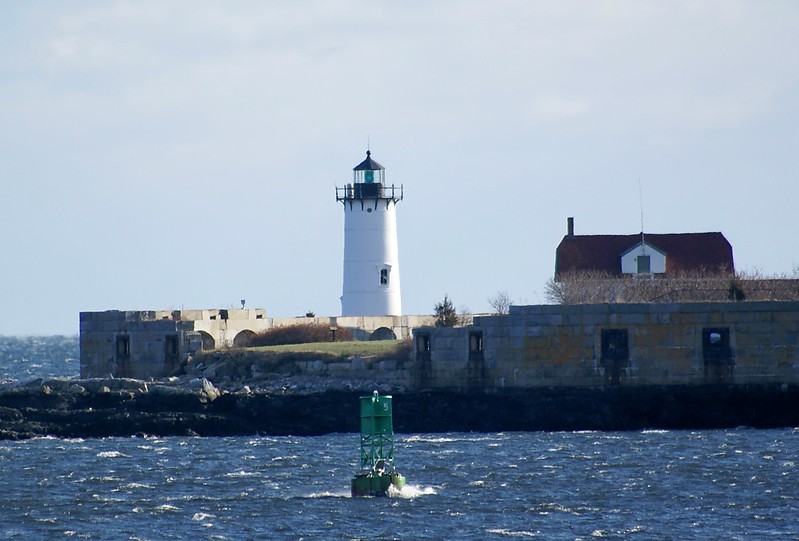 New Hampshire / Portsmouth Harbor lighthouse
AKA New Castle, Fort Point, Fort Constitution 
Keywords: New Hampshire;Portsmouth;United States;Atlantic ocean