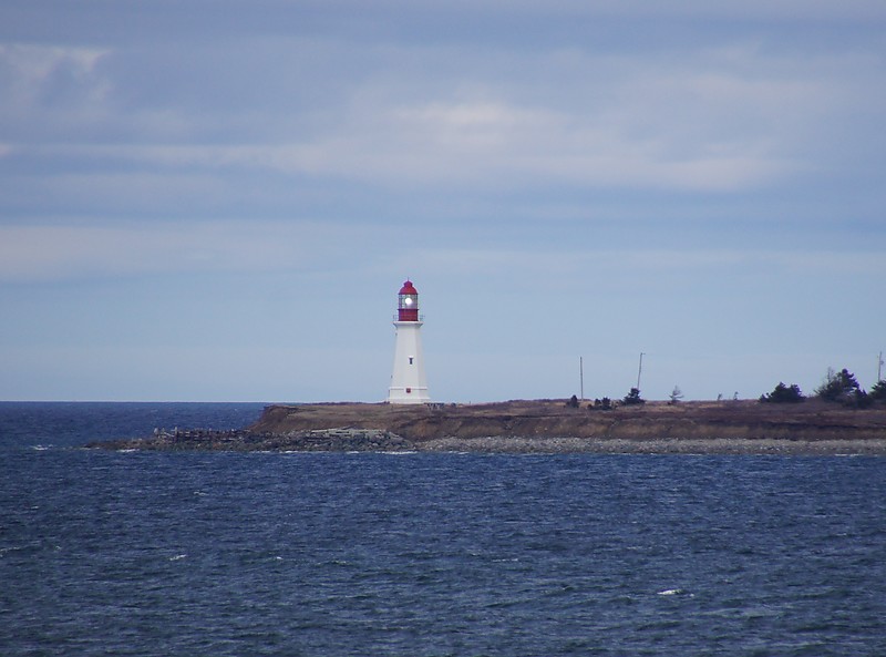 Nova Scotia / Low Point Lighthouse
east entrance to Sydney harbor; Nova Scotia
Keywords: Nova Scotia;Canada;Atlantic ocean
