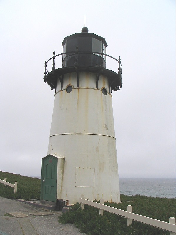 California / Point Montara Lighthouse
This Cast Iron tower, unique to California originally served at Mayo Beach on Cape Cod in Massachusetts until 1922. It somehow made its way across the country and erected at Point Montara in 1928
Keywords: California;United States;Pacific ocean