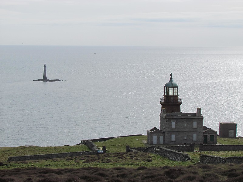 Isle of Man / Calf of Man Low lighthouse
Ancient lighthouse in Calf of Man. Chicken Rock in the Background
Keywords: Isle of man;Irish sea