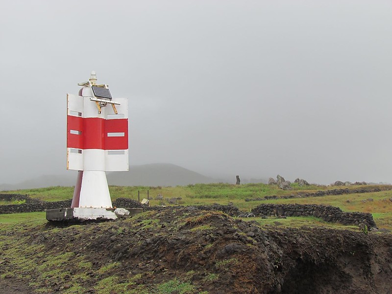 Easter Island - Desembarcadero Vaihu Light
Keywords: Chile;Pacific ocean;Easter Island