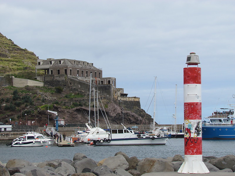 Madeira / Machico Pier Head light
Keywords: Madeira;Funchal;Portugal;Atlantic ocean