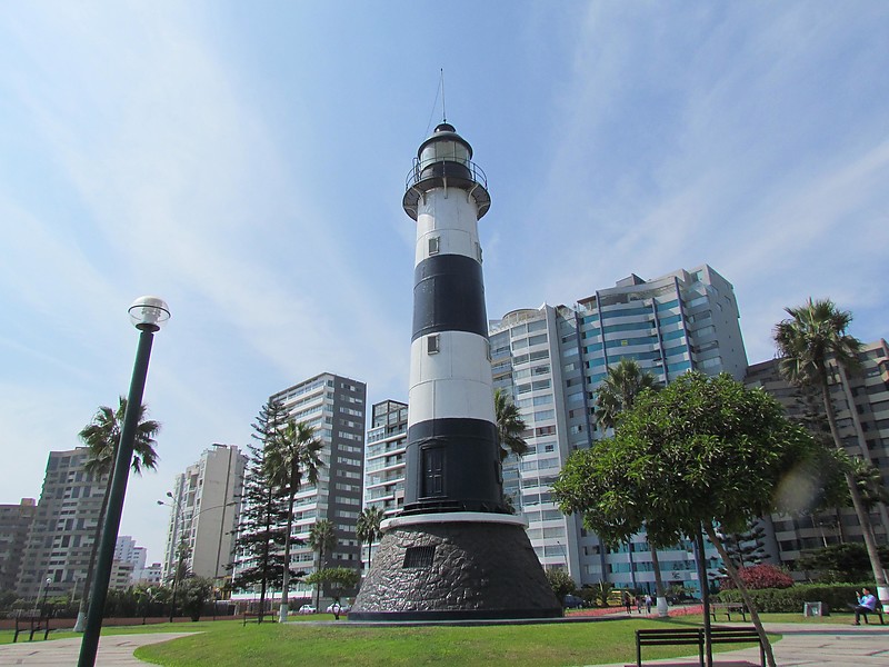 Lima / La Marina Lighthouse
Located in Miraflores, Lima, Per�?
Keywords: Miraflores;Peru;Pacific ocean