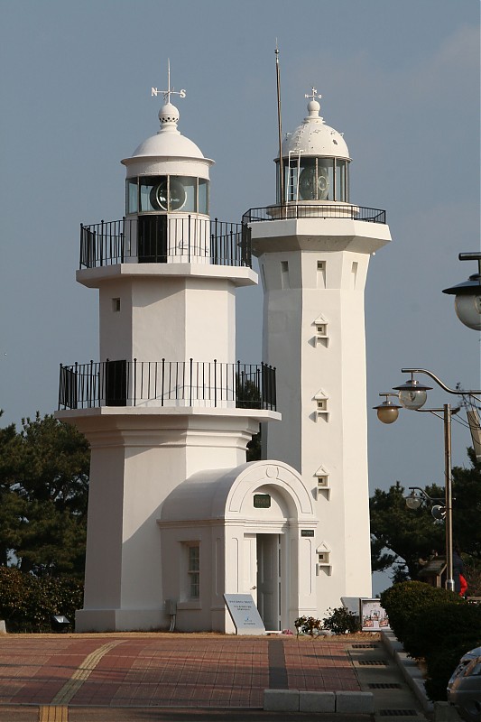 Ulsan / Ulgi lighthouses - old (left) and new (right)
Keywords: Ulsan;South Korea;Sea of Japan