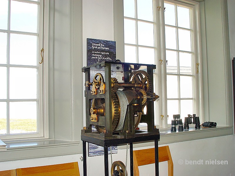 Midtjylland / Helgenaes / Sletterhage Fyr/clockwork
The watch was originally mounted in Fornaes lighthouse-Denmark which is now privately owned, it has now been permanently established in Sletterhage lighthouse which is a museum Lighthouse.
Keywords: Denmark;Helgenaes;Arhus Bugt;Museum