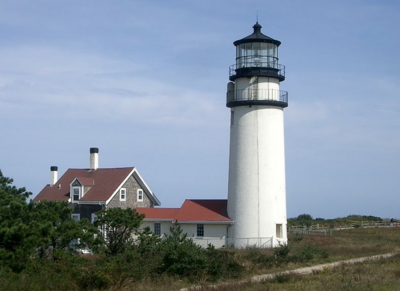 Cape Cod / Highland lighthouse
Reduced intensity during nighttime hours when main light is extinguished. 
Keywords: United States;Massachusetts;Atlantic ocean;Cape Code