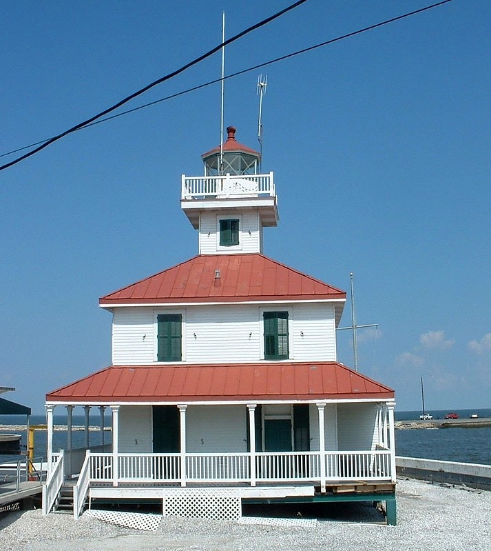 Louisiana / New Canal Lighthouse
Destroyed by Katrina and Rita in 2005, collapsed. Reconstructed in 2012 picture from 2002
Keywords: Louisiana;New Orleans;United States