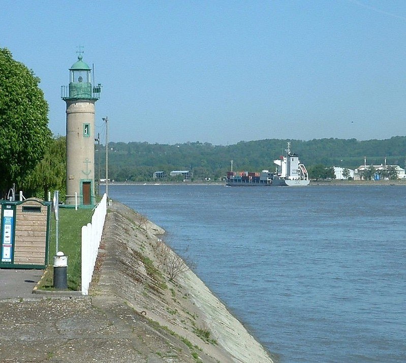 Normandy / Quilleboeuf sur Seine lighthouse
Keywords: Seine;Quillebeuf sur Seine;France