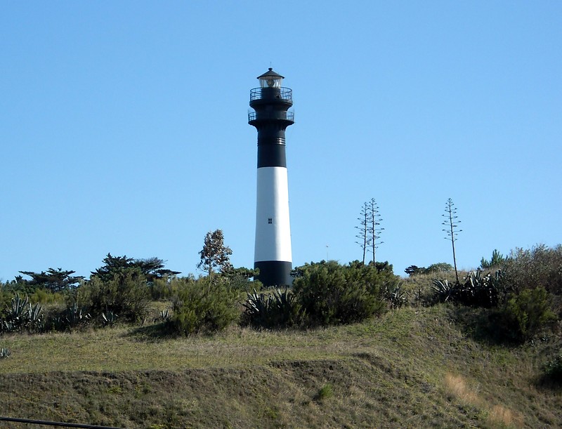 Puerto Quequén lighthouse
Emergency light 20M. Signal Station
Keywords: Argentina;Atlantic ocean;Quequen