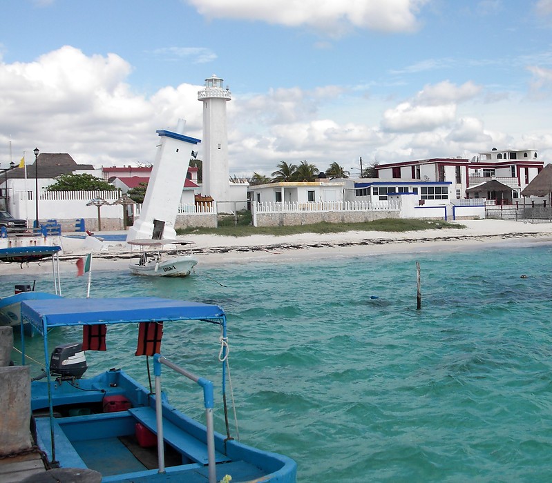 Yucatan / Puerto Morelos lighthouses,  old ( L) active (R)
Keywords: Mexico;Caribbean sea;Puerto Morelos