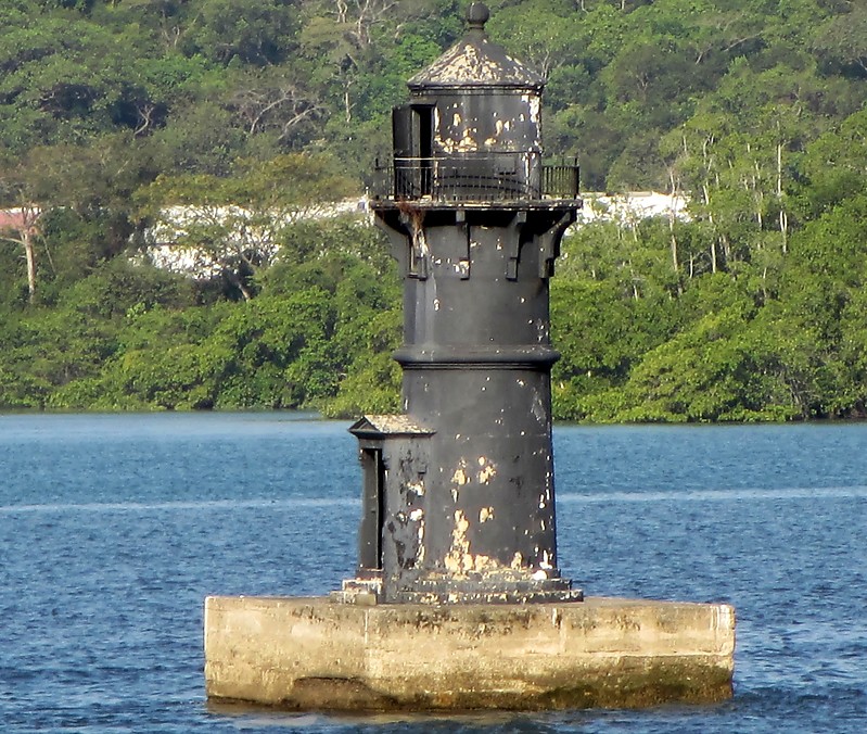 Panama Canal / Balboa Southbound Front Lighthouse
Keywords: Panama canal;Panama;Offshore