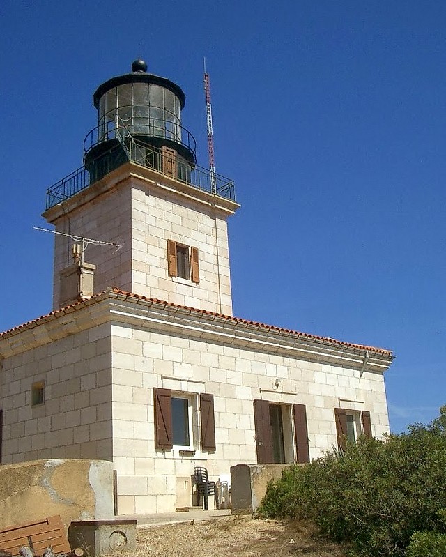 Île de Porquerolles / S Side Cap D'Armes lighthouse
AKA Porquerolles, Rocher de la Croix
Keywords: France;Cote-d-Azur;Mediterranean sea;Hyeres