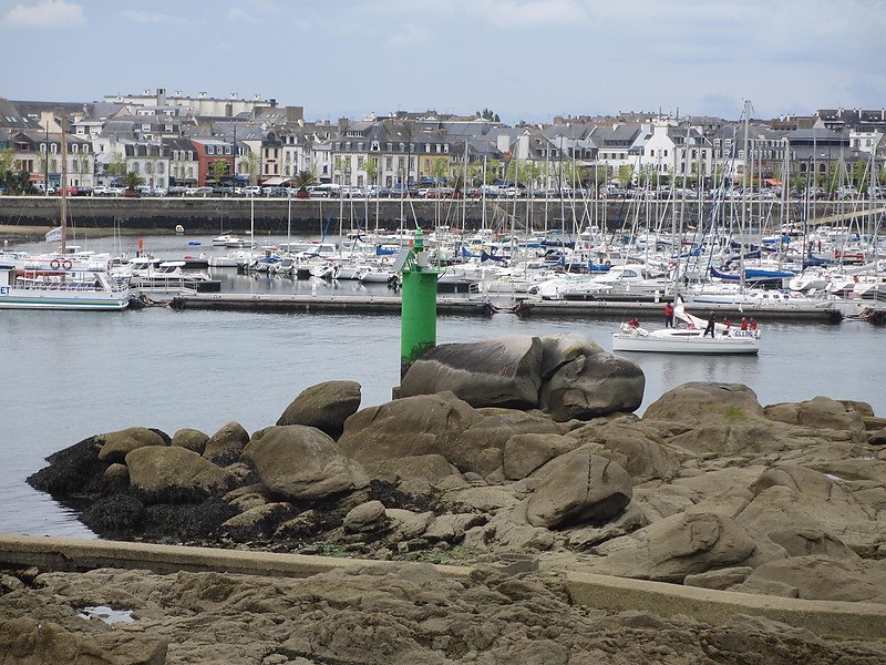 Brittany / Southern Finistere / Concarneau Marina Entrance light
Keywords: Brittany;France;Bay of Biscay;Offshore
