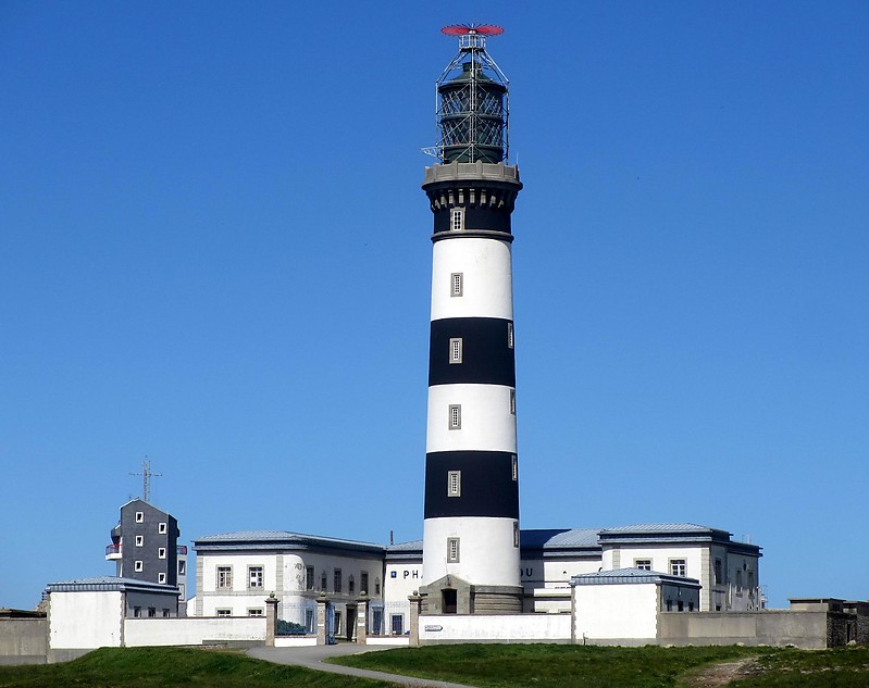 Brittany / Ile d`Quessant / Phare du Créac`h
Racon(C). Horn(2) 120s
Keywords: France;Bay of Biscay;Ouessant