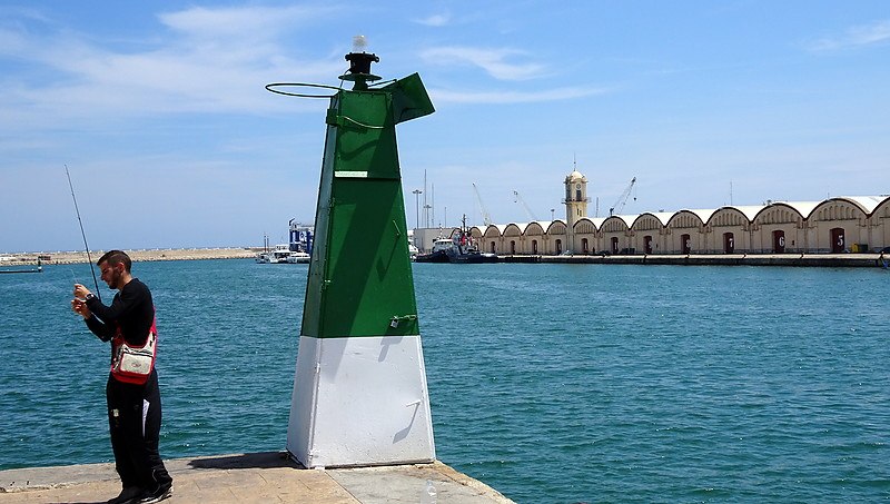 Puerto de Gandía / Wharf Corner light
Keywords: Mediterranean sea;Gandia;Spain
