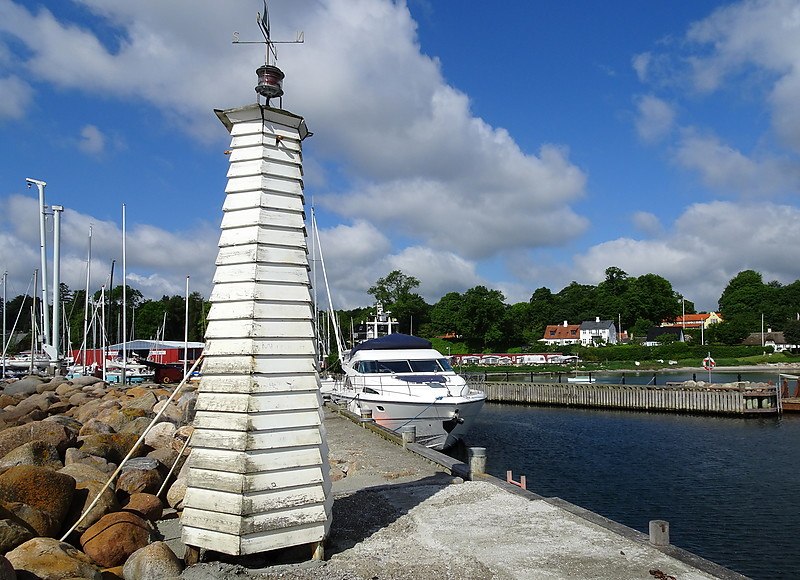 Humlebæk Havn S Mole Head light
Keywords: Denmark;Oresund
