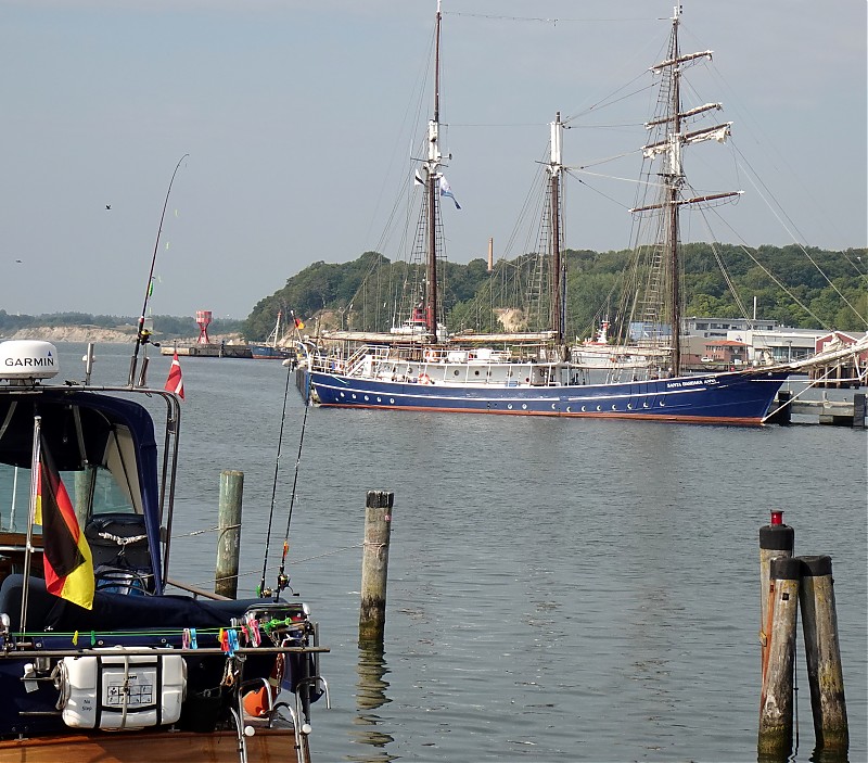 Sassnitz / Marks NE end of Yacht berthing poles lights
Keywords: Germany;Baltic Sea;Mecklenburg-Vorpommern;Sassnitz