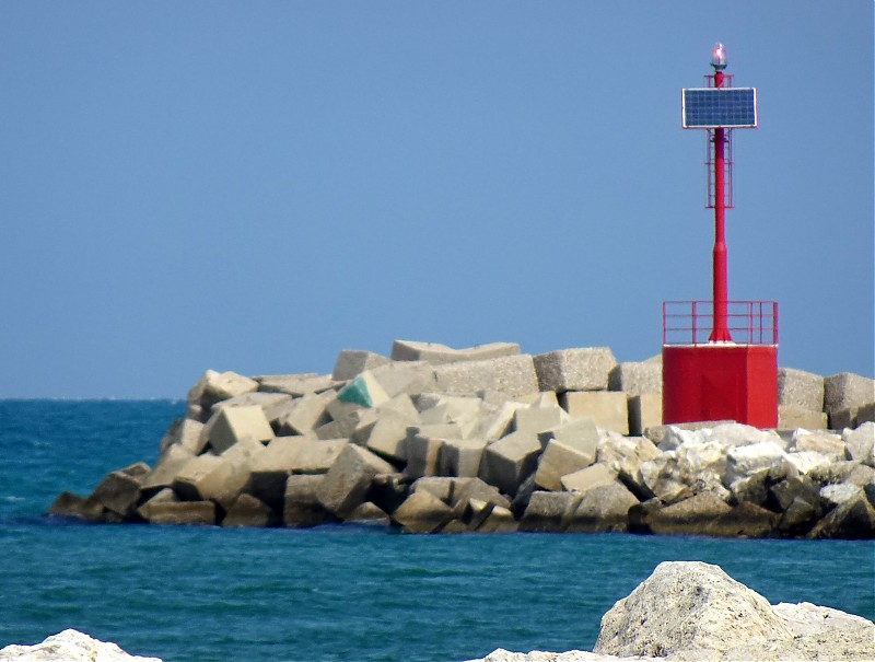Porto di Giulianova / S Mole Head light
Keywords: Italy;Adriatic Sea;Giulianova