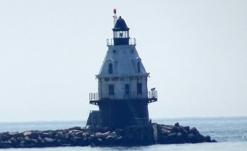 Connecticut / New Haven SouthWest Ledge lighthouse
Keywords: United States;Atlantic ocean;Long Island Soung;Connecticut