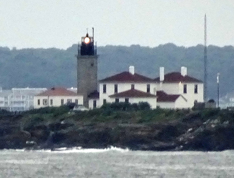 Rhode Island / Beavertail lighthouse
 DCB-24 aerobeacon; Horn(1)30.00s.
Keywords: Rhode Island;United States;Atlantic ocean
