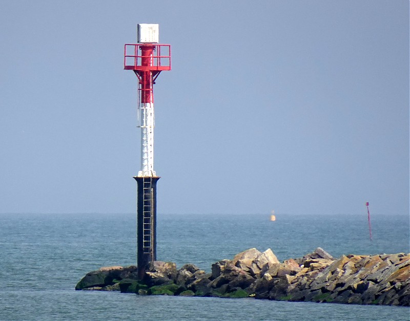 Ouistreham / Turning Area E light
Keywords: France;English channel;Ouistreham;Offshore