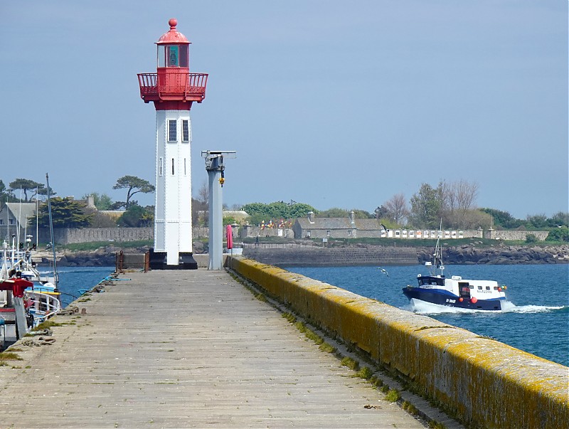 Saint-Vaast-la-Hougue / Jetty Head lighthouse
Keywords: Normandy;France;English channel