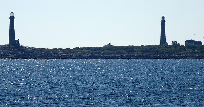 Massachusetts / Thacher Island lighthouses
Left: Thacher Island North lighthouse
Right: Thacher Island South (Cape Ann) lighthouse
Keywords: United States;Atlantic ocean;Massachusetts