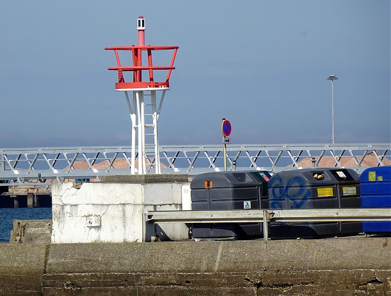 Cherbourg / Darse Transatlantique / Gare Maritime light
Keywords: Normandy;France;English channel;Cherbourg