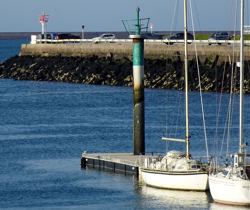 Cherbourg / Marina Wavescreen Pontoon Head light
Keywords: Normandy;France;English channel;Cherbourg