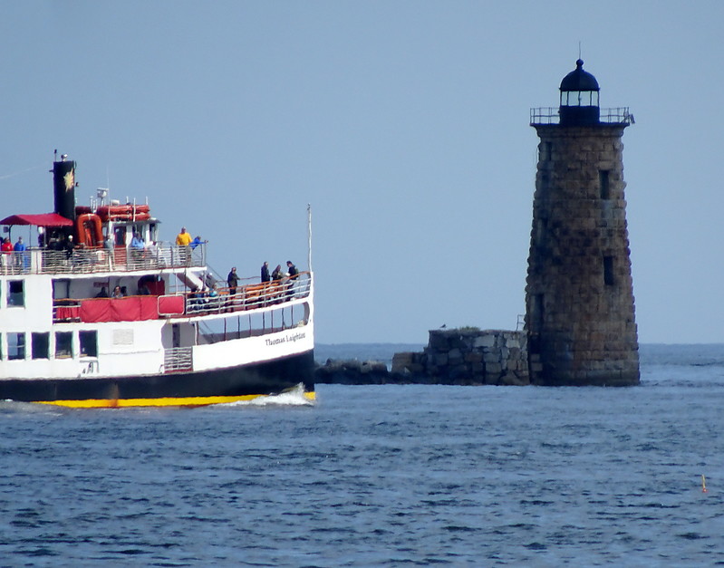 Maine / Whaleback Ledge lighthouse
rotating VRB-25 aerobeacon; Emergency light. Horn(2)30.00s.
Keywords: Maine;Atlantic ocean;United States