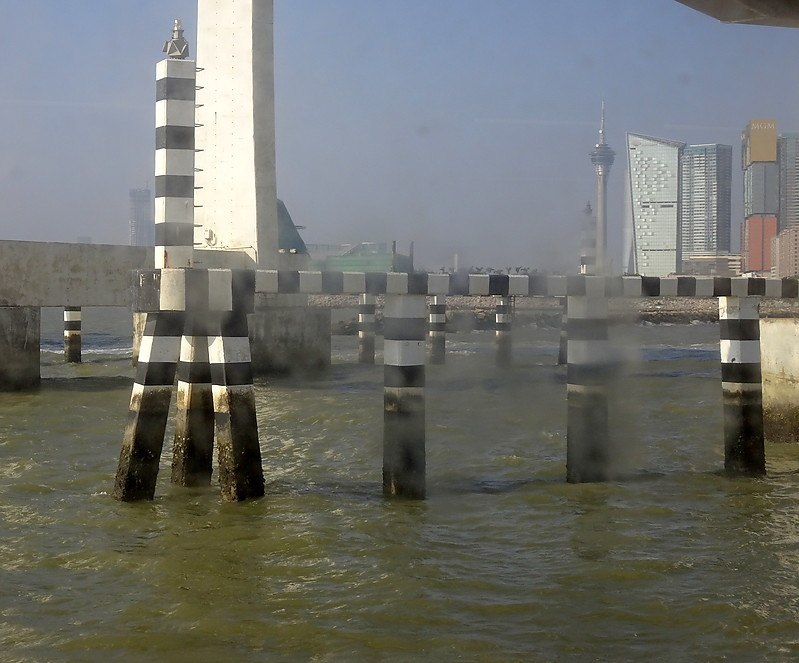 Macao / Porto Exterior Bridge Centre PN light 
Keywords: China;Macau;South China Sea