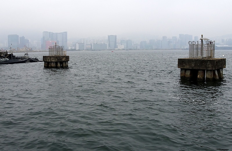 Hong Kong Harbour / Hung Horn lights
Keywords: China;Hong Kong;South China Sea