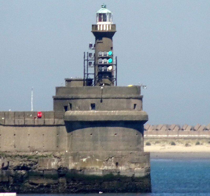 Zeebrugge / Leopold II Dam Mole Head lighthouse
Keywords: Belgium;North Sea;Zeebrugge