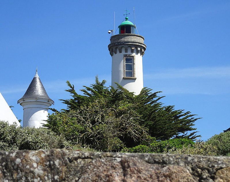 Port Navalo lighthouses - Left: Old (1) and Right: New (2)
Keywords: Port Navalo;Bay of Biscay;France
