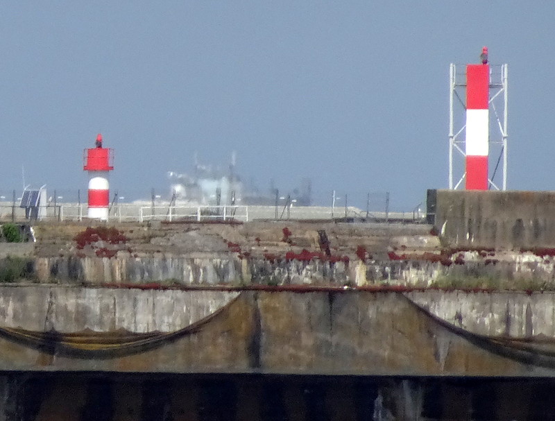Lorient / Kéroman Submarine Base Ldg Lts Front (L) + Rear (R)
Keywords: Lorient;Bay of Biscay;Brittany;France
